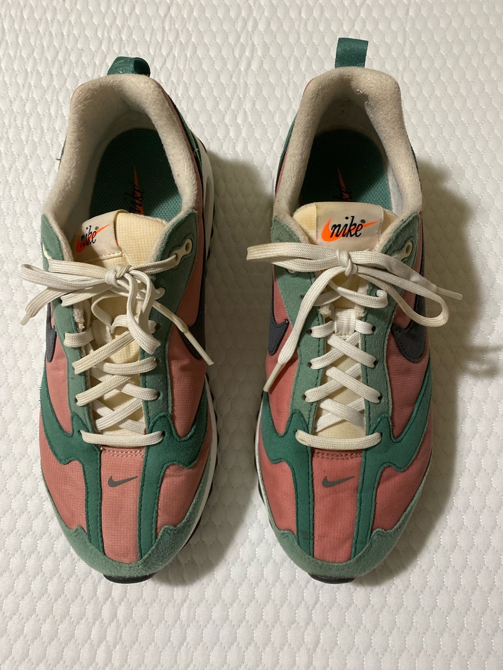 Nike Men’s Green & Coral Retro Low-Top Sneakers
